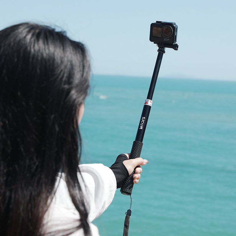 Bluetooth Selfie Sticks: Hands-Free Shooting for Perfect Group Photos