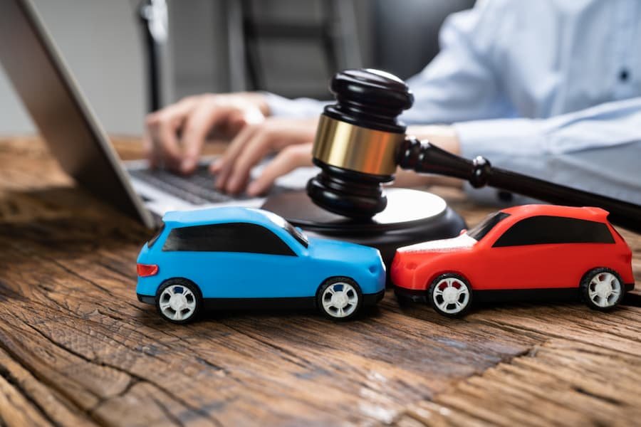 How Injury Lawyers Handle Car Accident Claims?