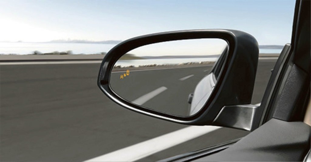 How to Handle Side Mirror Replacement Insurance Claims